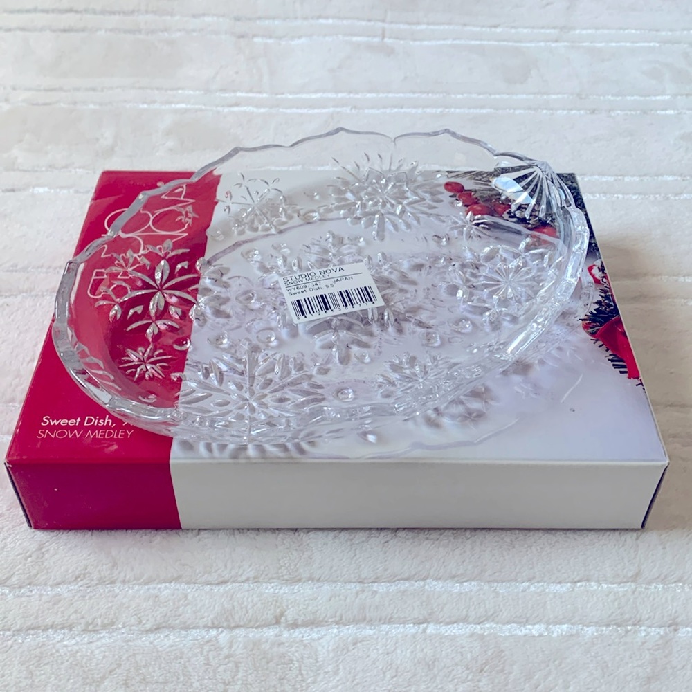 Studio Nova Sweet Dish  9.5” Snow Medley Snowflakes Holiday Plate